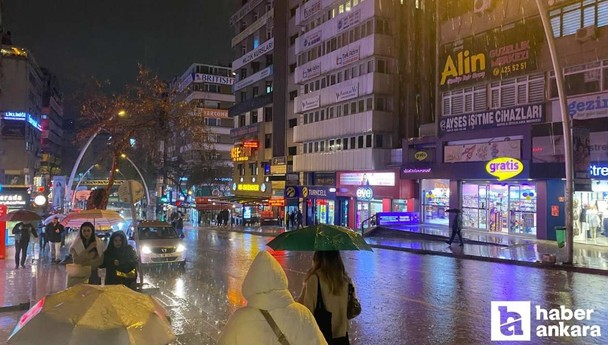 Çankaya'da bastıran dolu yağışı hayatı olumsuz etkiledi