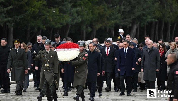 CHP lideri Özgür Özel ve heyeti Anıtkabir'i ziyaret etti