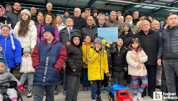 Down sendromlu çocuğun oyun alanına alınmadığı AVM'yi vatandaşlar proteston etti