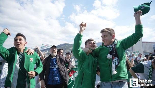 Bursaspor küllerinden doğdu: Timsahlar 2. lige yükseldi