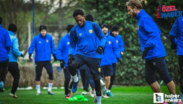 Renaldo Cephas aylar sonra golünü attı
