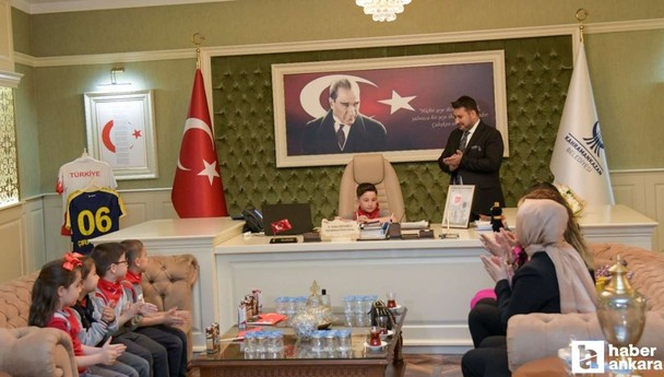 Kahramankazan Belediyesi'nde başkanlık koltuğuna minik Mehmet oturdu