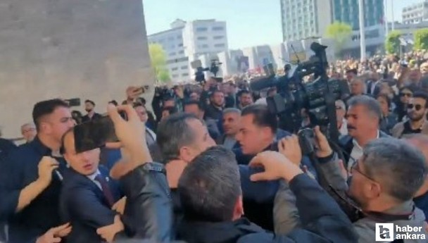 Özgür Özel AKM çıkışında saldırıya uğradı