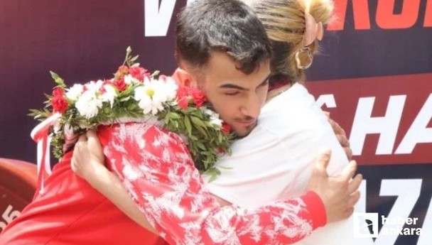 Dünya şampiyonu Ramazan Efe Yılmaz, memleketi Çankırı'ya madalya ile döndü