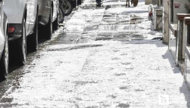 Polatlı'da etkili olan dolu yağışı hayatı olumsuz etkiledi