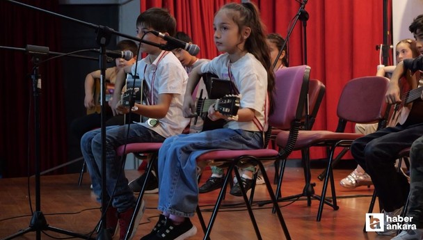 Etimesgut Belediyesi gitar grubu öğrencileri hünerlerini sergiledi