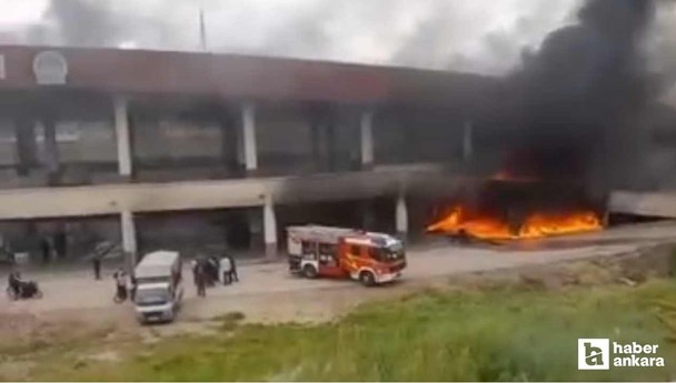Çubuk'ta pazar yerinde çıkan yangını itfaiye söndürdü