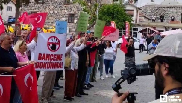 Ayaş'ta hobi bahçelerinin yıkılması belediye binası önünde protesto edildi