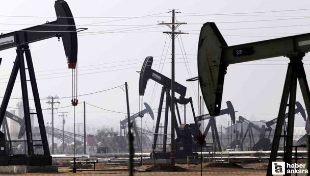 Brent petrol bayram öncesi 65 doların altında işlem görüyor