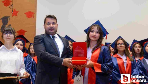 Kahramankazan Belediye Başkanı Çırpanoğlu lise öğrencilerinin mezuniyet mutluluğunu paylaştı