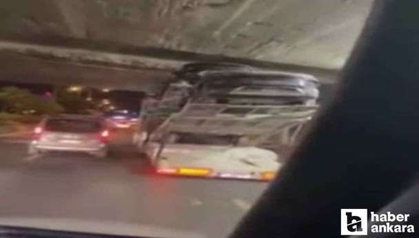 Yenimahalle'de son model araçlarla yüklü tır köprü altına sıkıştı