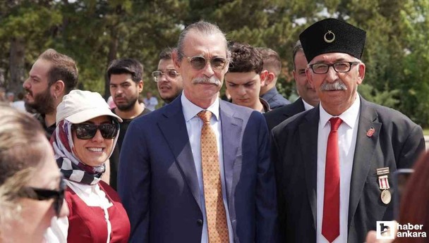 Erdal Beşikçioğlu Lozan Zaferi'nin Anıtkabir'deki anma törenine katıldı