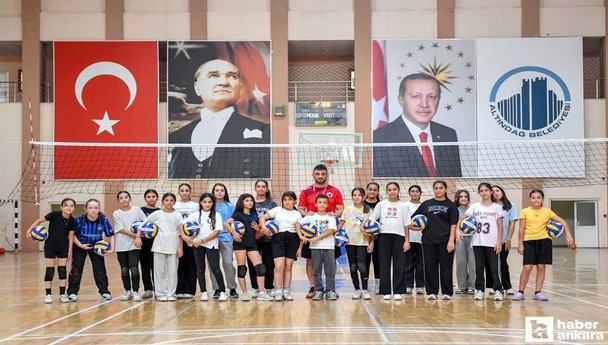 Altındağ Belediyesi'nden filenin yeni sultanlarını yetiştirmek için voleybol kursu!