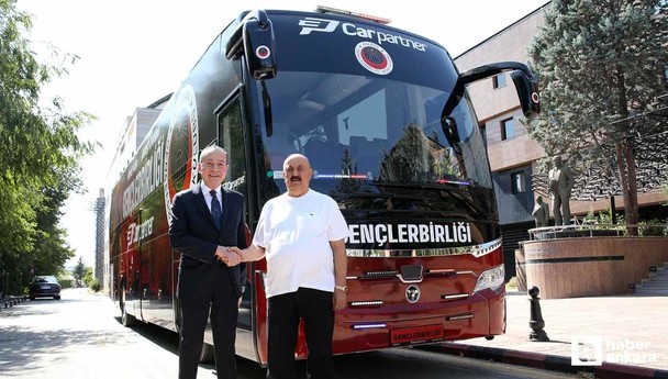 Gençlerbirliği'nin yeni takım otobüsü için teslim töreni yapıldı
