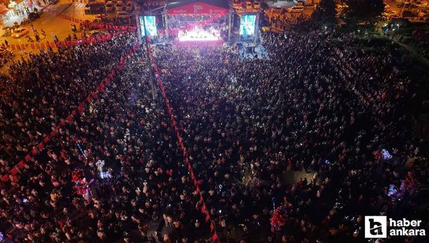 Türk Halk Müziği sanatçıları, Zafer Bayramı’na özel konserde Kırıkkale'de sahne aldı