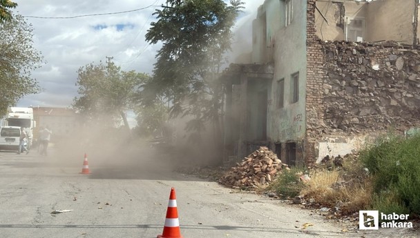 Altındağ Belediyesi'nin metruk yapılarda yıkım çalışmaları sürüyor