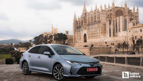 250 Bin TL indirimli Toyota Corolla Hybrid ayakları yerden kesiyor
