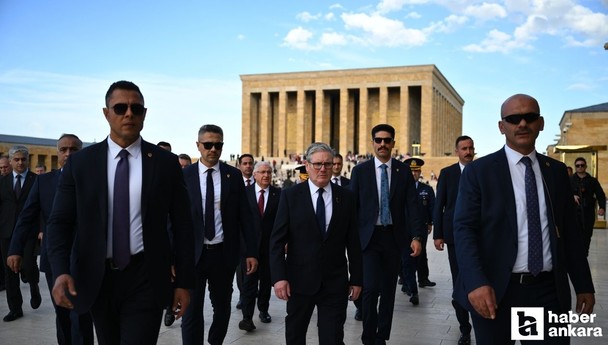 İngiltere Başbakanı Keir Starmer, Anıtkabir'i ziyaret etti