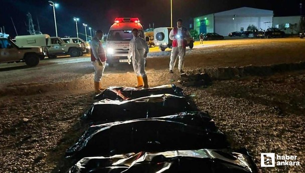 Düzensiz göçmenleri taşıyan tekneler Libya açıklarında alabora oldu: 4 ölü