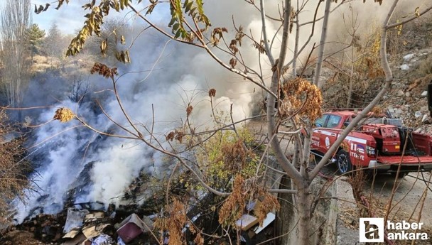 Mamak'ta birikmiş çöplerden çıkan yangını ekipler kontrol altına aldı