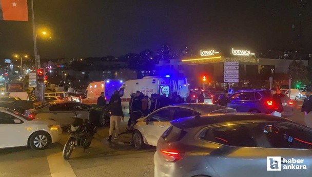 Etimesgut'ta otomobil ile 2 motosiklet çarpıştı: 2 kişi yaralandı