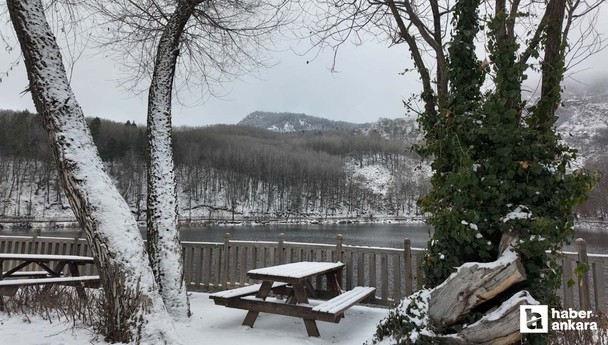 Beyaza bürünen Karagöl'de kartpostallık manzaralar oluştu