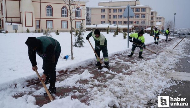 Keçiören'de ekipler çalışmalarına kaldırım ve okul çevrelerinde yoğunlaştırdı!