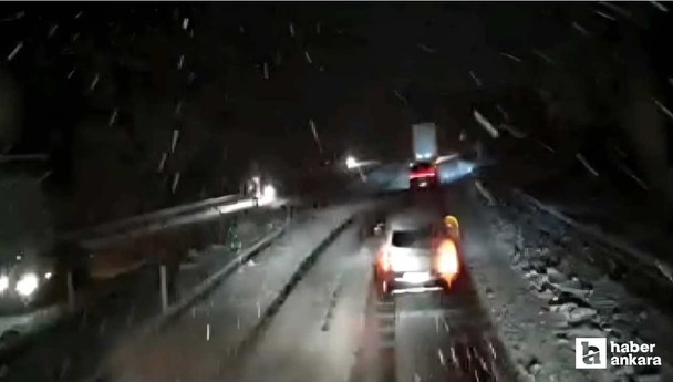 Ulaştırma Bakanlığı bazı yolların ani kar yağışından trafiğe kapatıldığını duyurdu