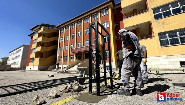 Sincan Belediyesi, ilçedeki tüm okulların bakımını üstlenerek eğitime destek sağlıyor!