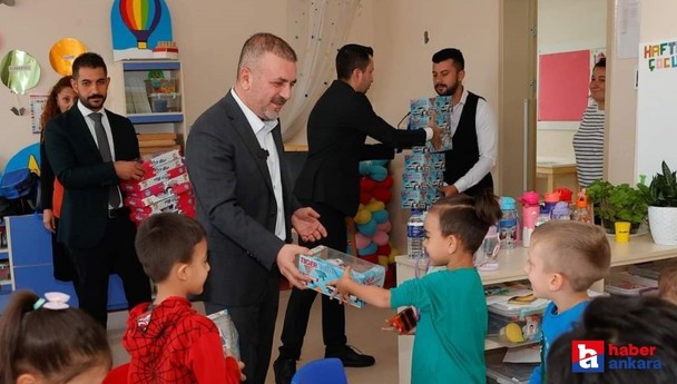 Sincan Belediyesi ilk ve ortaokul öğrencilerine hediye dağıttı!