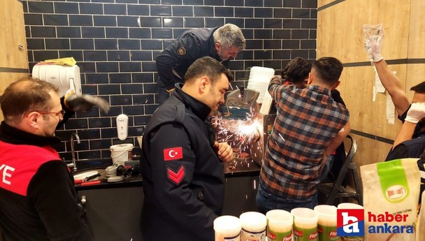 Kolunu kıyma makinesine kaptırdı! Makine ile birlikte hastaneye kaldırıldı