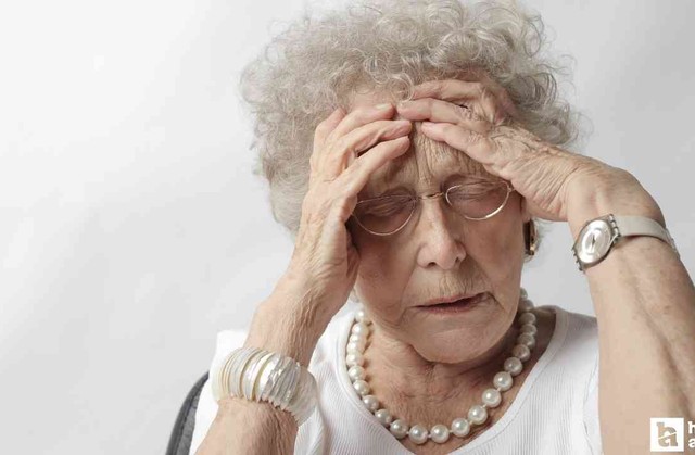 Hafife almayın: Alzheimer'de en sık görülen ilk belirti açıklandı