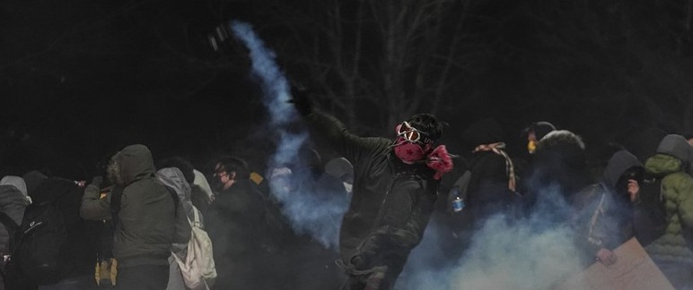 Ankara'da izinsiz gösteriye müdahale: 1 polis başından yaralandı! - Resim : 3