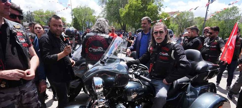 500 motosikletli 19 Mayıs için Ankara'da tur attı, Erdal Beşikcioğlu'da katıldı - Resim : 2