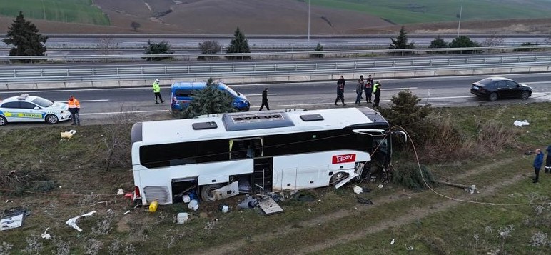 Çanakkale'de otobüs kazası: 37 kişi yaralandı