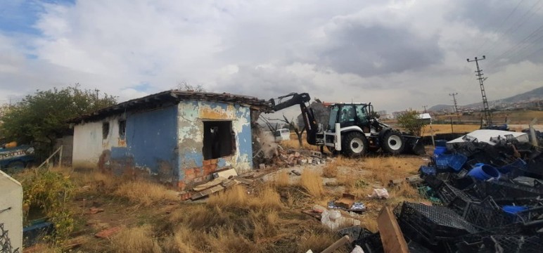 Altındağ Belediyesi mahalle mahalle metruk yapılarla mücadele ediyor