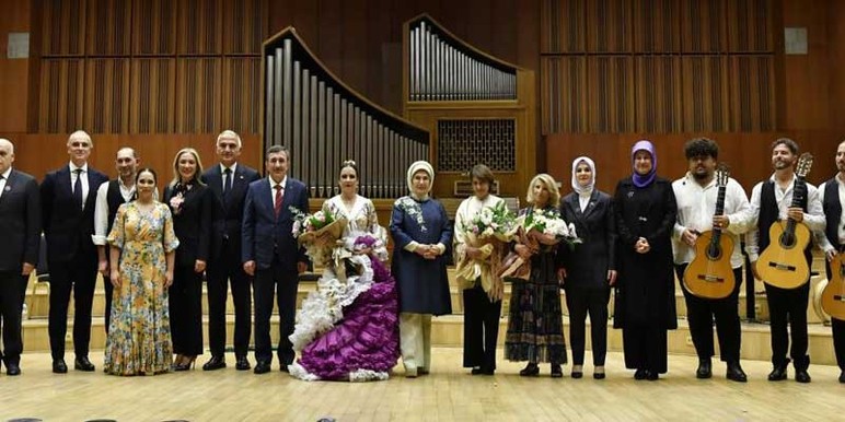 Emine Erdoğan, Ankara'da Gazze'ye destek için düzenlenen flamenko gösterisine katıldı - Resim : 2