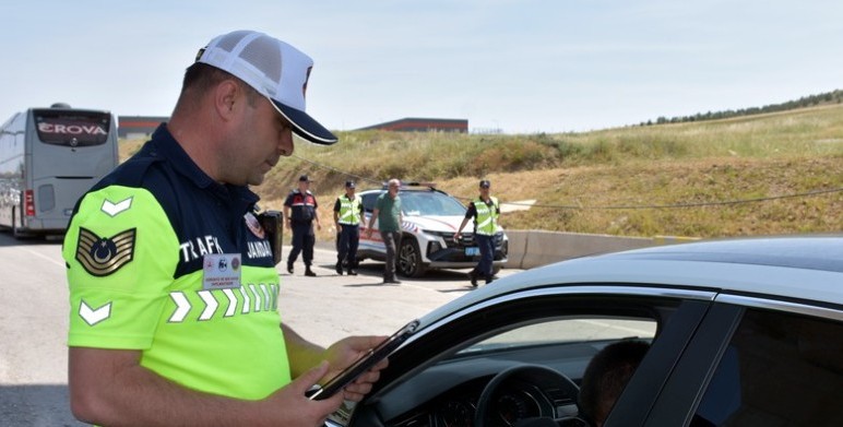 Kırıkkale'deki kilit kavşakta bayram trafiği başladı