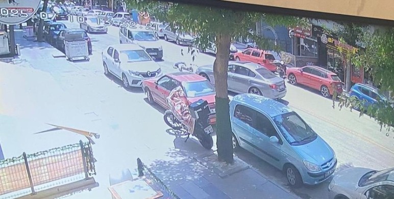 Yenimahalle'de otomobilin çarptığı yaşlı adam havada takla attı