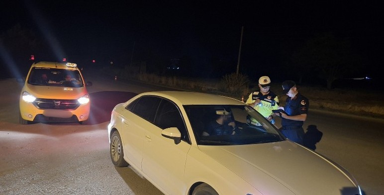 Beypazarı'nda jandarma ekiplerinden araç denetimi