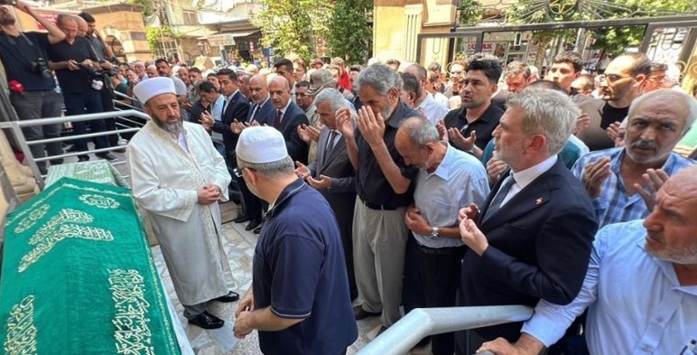 Ankara'daki bina yangınında vefat eden anne ve oğlu Kahramanmaraş'ta defnedildi - Resim : 2