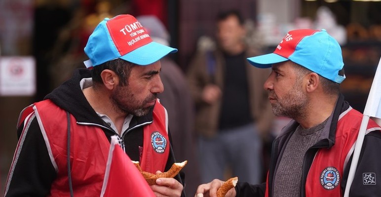 HAK-İŞ ve TÜRK-İŞ, 1 Mayıs'ı Ulus Zafer Anıtı önünde kutladı - Resim : 3