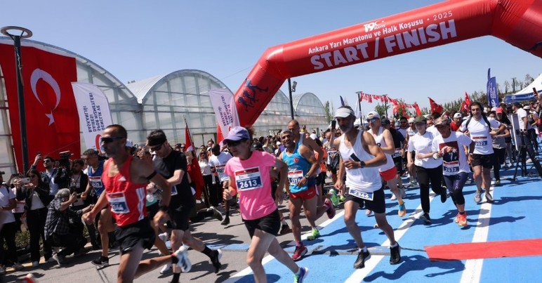 Özgür Özel ve Mansur Yavaş "Ankara Yarı Maratonu ve Halk Koşusu" programında konuştu