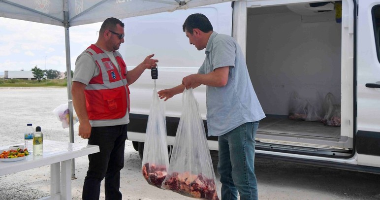 ABB'nin et bağışı kampanyasında kurban payları ihtiyaç sahiplerine ulaştırılıyor