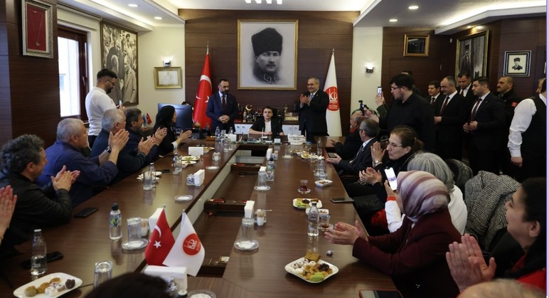 Keçiören Belediye Başkanı Özarslan, makamını şehit oğluna devretti!