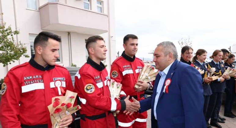 Keçiören Belediye Başkanı Mesut Özarslan, itfaiyecilerle bir araya geldi