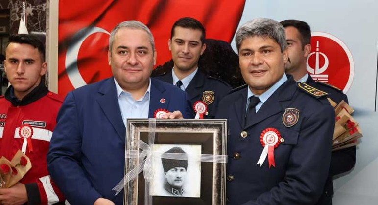 Keçiören Belediye Başkanı Mesut Özarslan, itfaiyecilerle bir araya geldi - Resim : 4