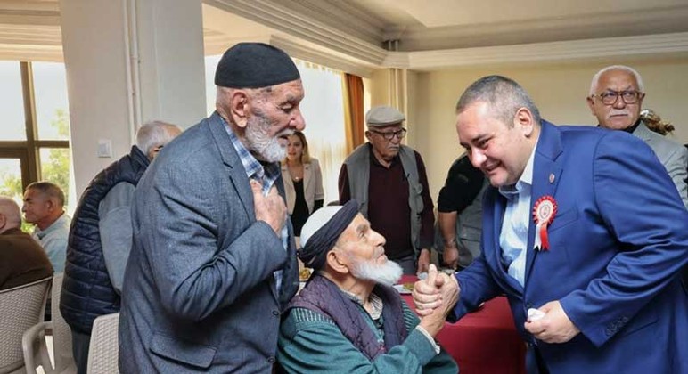 Keçiören Belediye Başkanı Mesut Özarslan, itfaiyecilerle bir araya geldi - Resim : 2