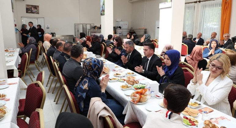 Pursaklar Nejla Kızılbağ Huzurevi’nde Anneler Günü programı düzenlendi