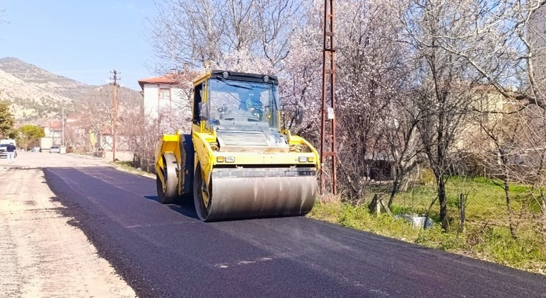Nallıhan'da asfalt çalışmalarının bayram öncesi tamamlanması bekleniyor